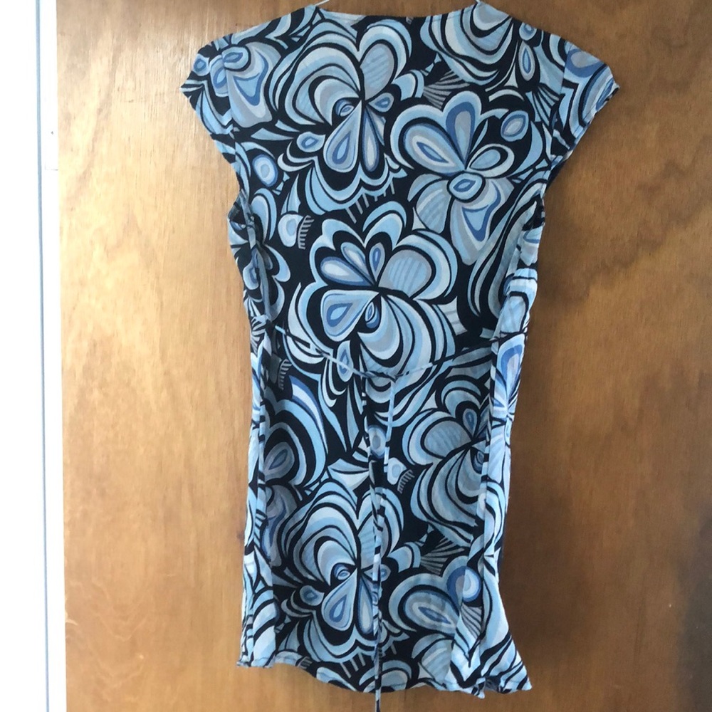 Dress Barn Top Longer Flower Power Top - Picture 6 of 6